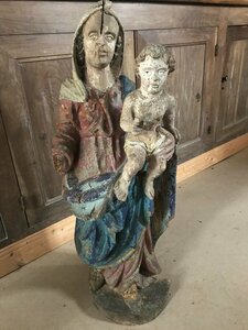 Conservation d'une statuette de la Vierge à l'Enfant